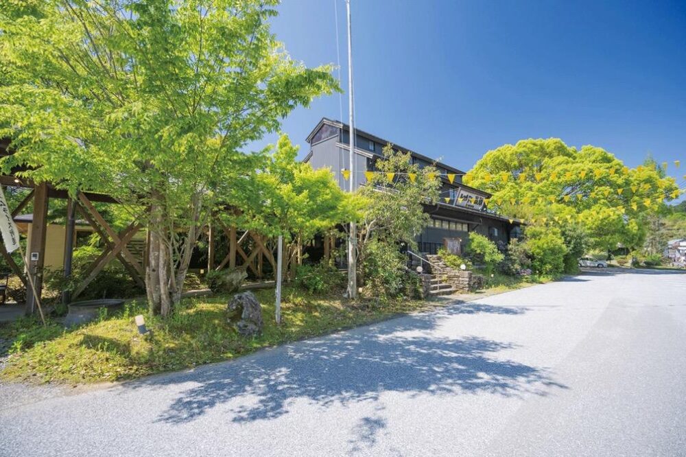 日高村の「レストラン高知」の外観