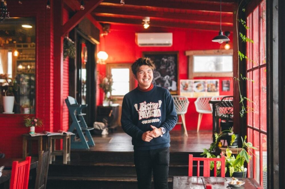 「Bistro paysan（ビストロペイザン）」店内と長男の大地さん