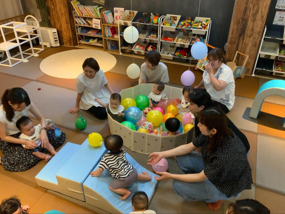子育て支援スペース・ヌーンで行われた子育てイベントの様子
