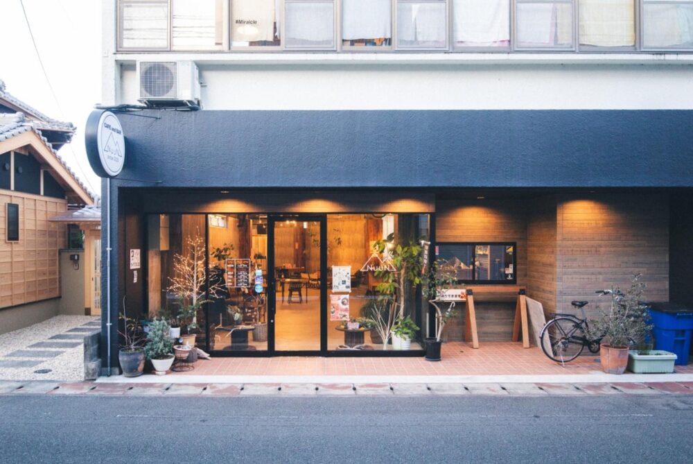 CAFE and BAR NuuN（カフェアンドバー ヌーン）の外観