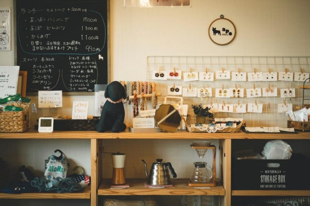 農家カフェandドッグランapo店内の商品陳列棚
