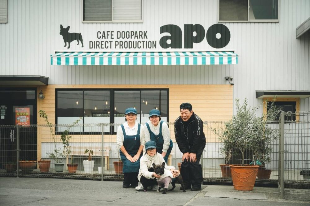 農家カフェandドッグランapoのスタッフさんと看板犬あぽちゃん