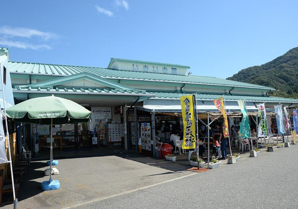 よしうみいきいき館の外観