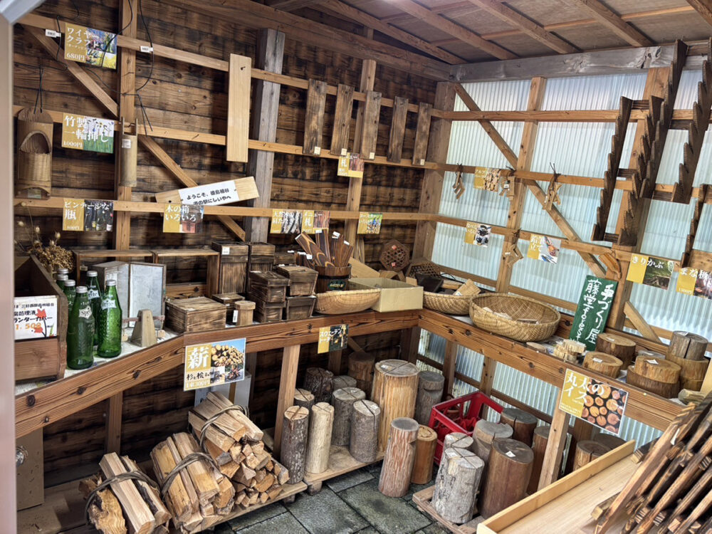木こりさんの丸太小屋の内装