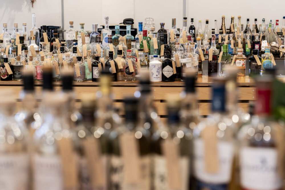 所狭しと並べられた酒瓶