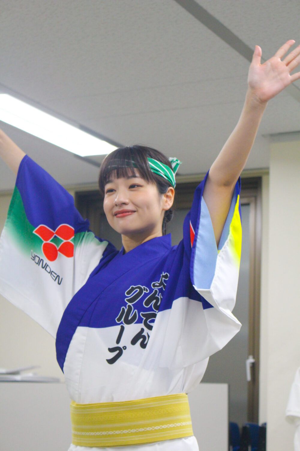 阿波おどりの衣装に着替えた藤間さん①