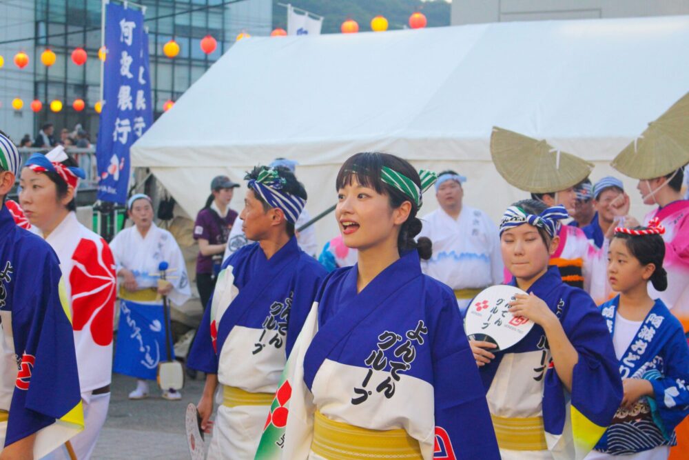 阿波おどり本番前に緊張感が高まる藤間さん