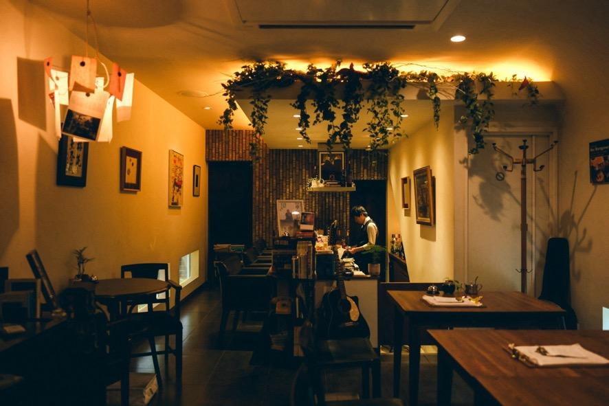 2号店「茶論半空」の店内 