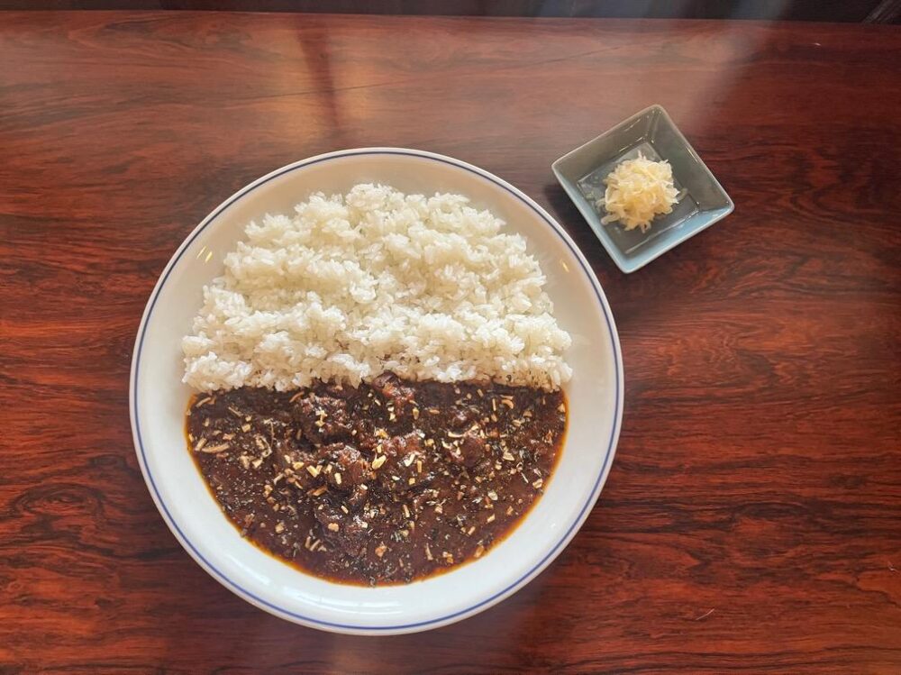 喫茶ネコノシマの数量限定「手作りチキンカレー」