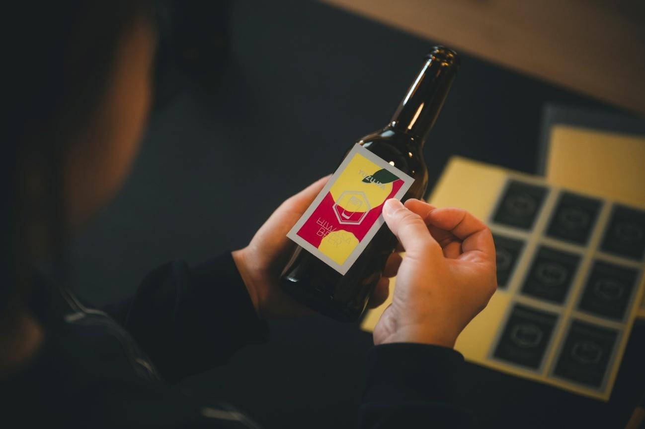「日和佐ビール」のクラフトビールのラベル