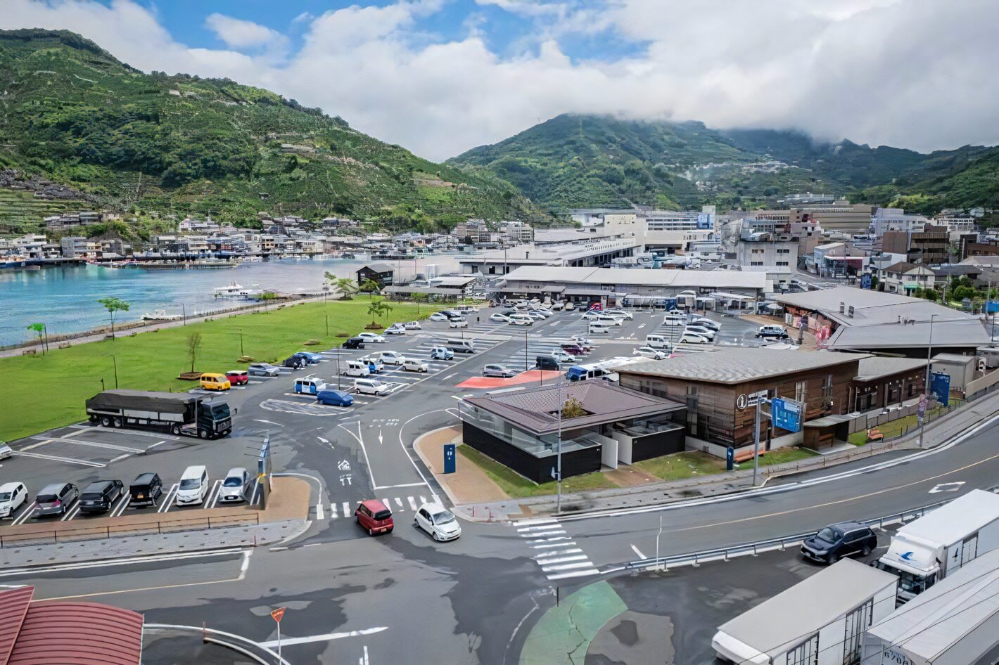八幡浜みなっと全景