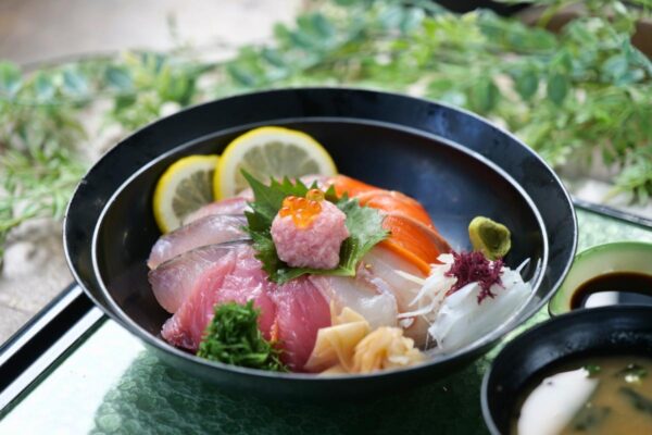 みなっと名物の海鮮丼