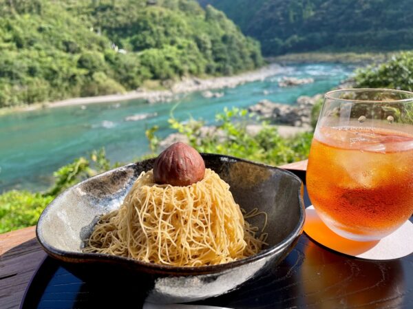 shimantoおちゃくりcaféの「しまんとプルミエモンブラン十和」と紅茶