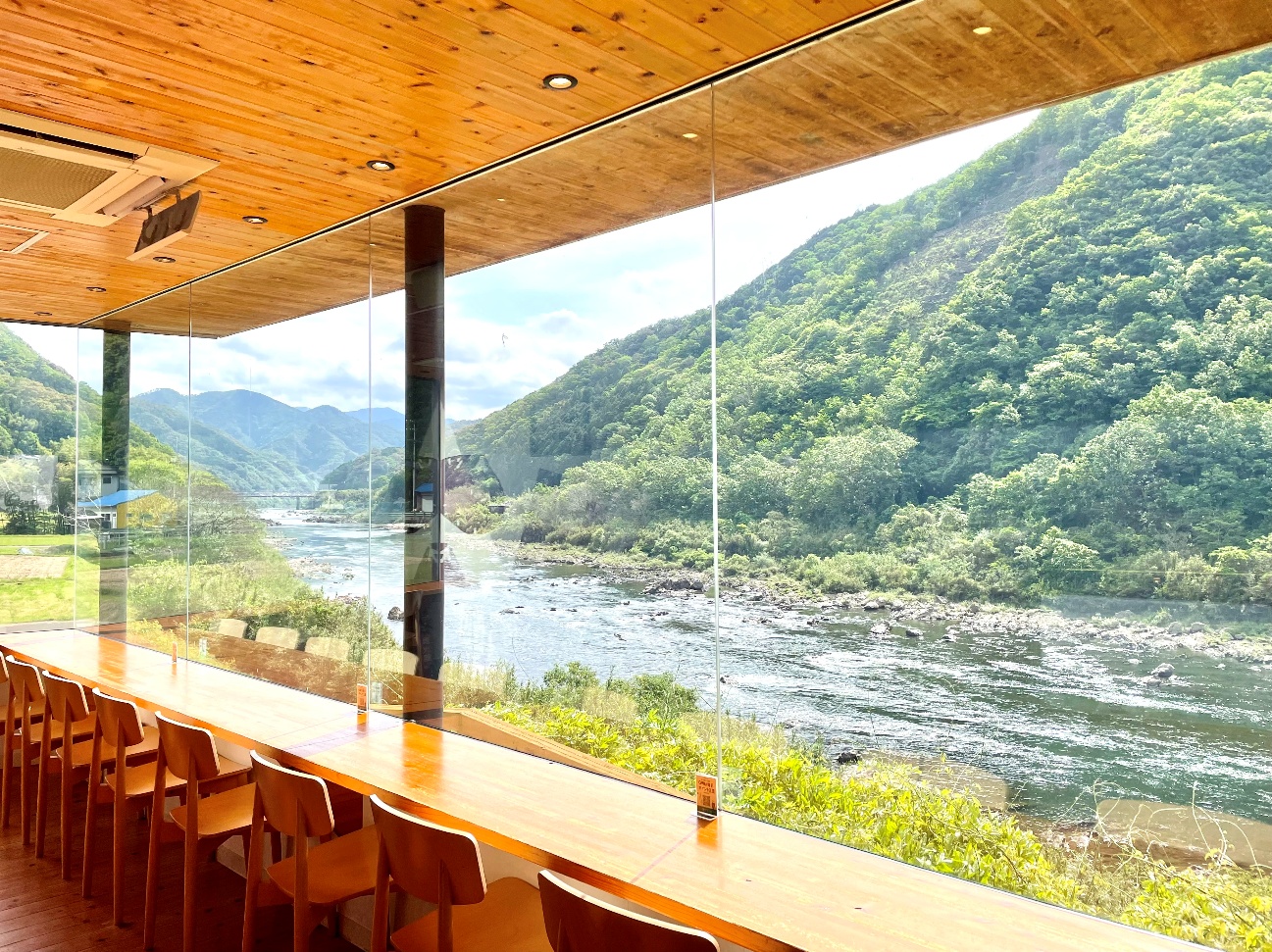shimantoおちゃくりcafé店内からの眺め