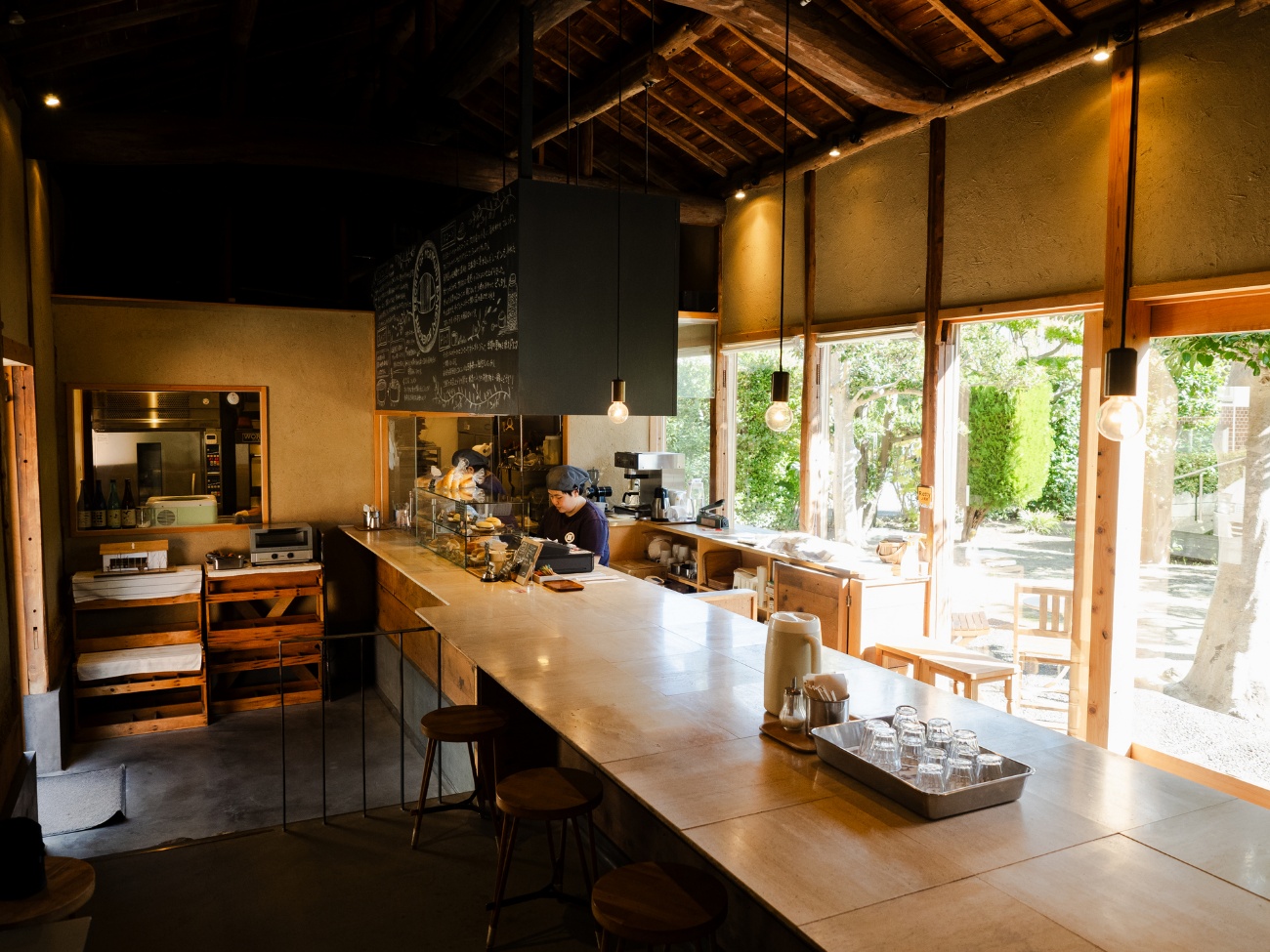 小豆島酒造が手がけるパン屋「MORIKUNI BAKERY」の店内