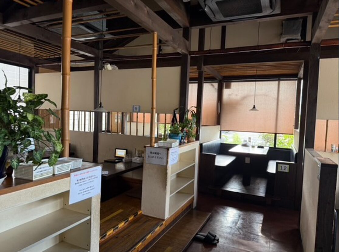 鳥心本店の内装