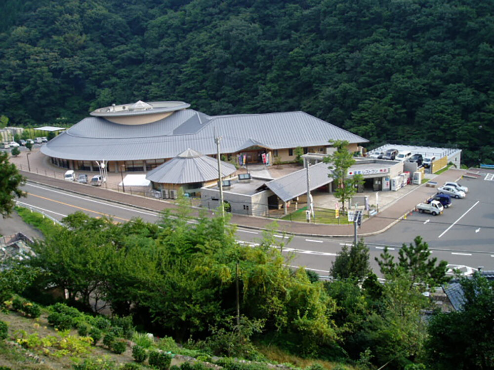 道の駅ことなみエピアみかど外観