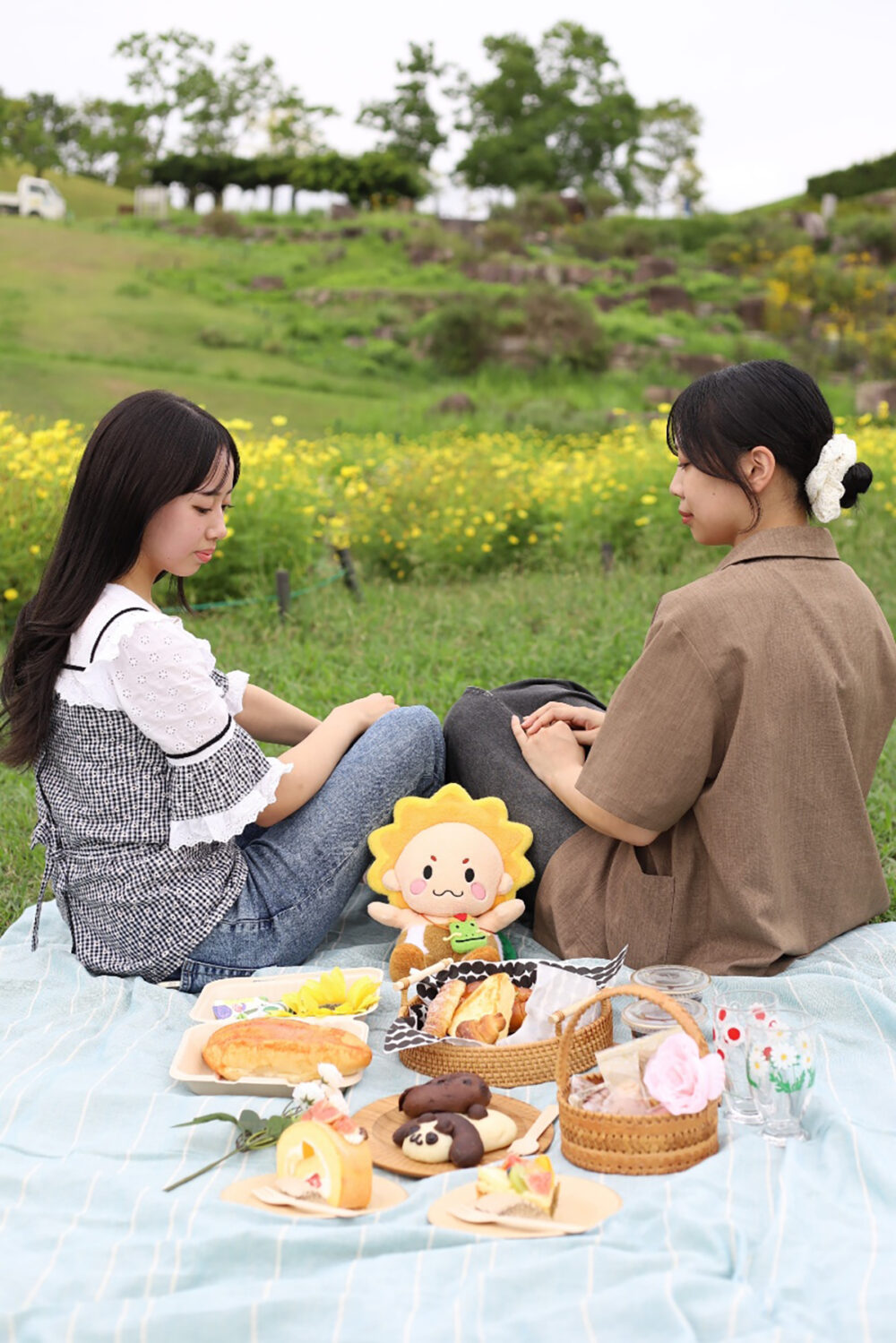 まんのう公園の芝生でピクニック