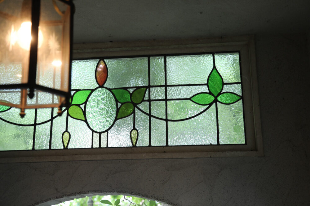 Cafe A littleのアンティークステンドグラス
