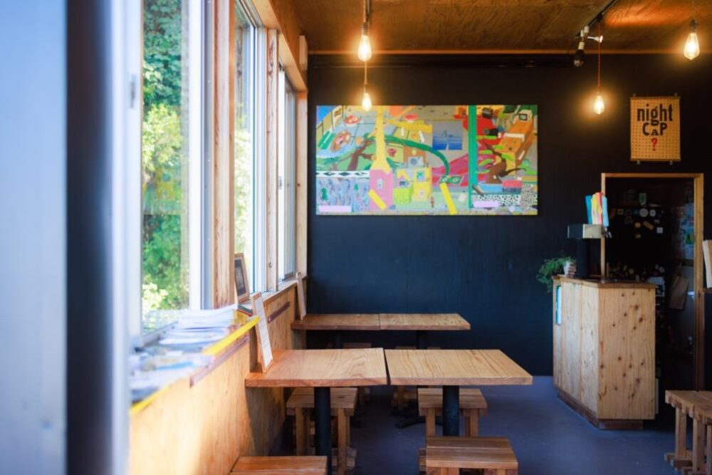 「KAMIYAMA BEER」の店内