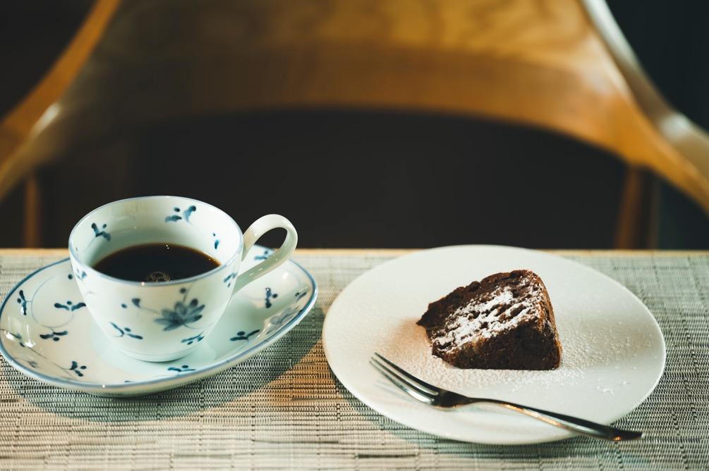 「Chez Petit Chat Noir」でいただけるコーヒーとケーキ