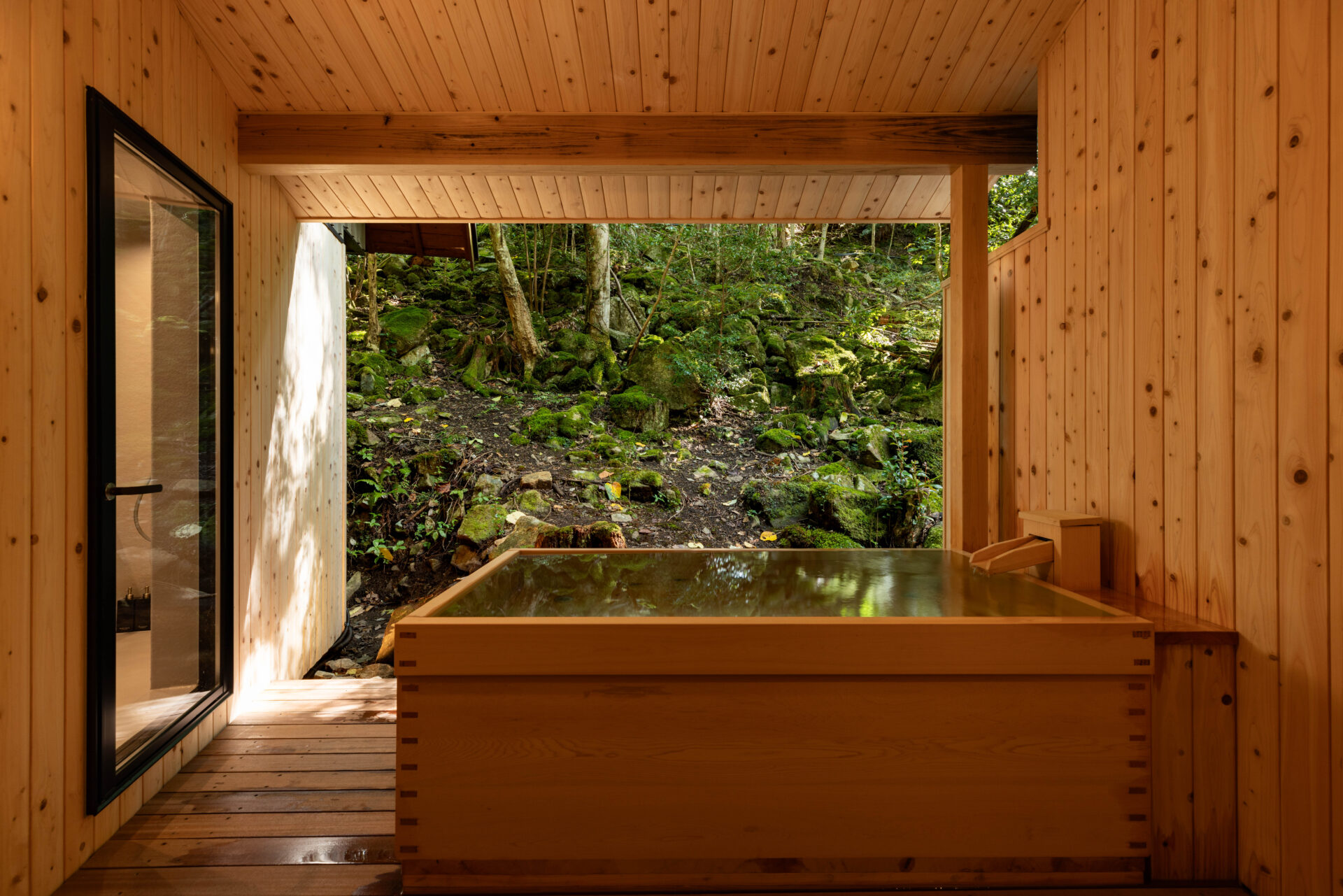 ネイチャーホテル・ナルカワの貸切温泉