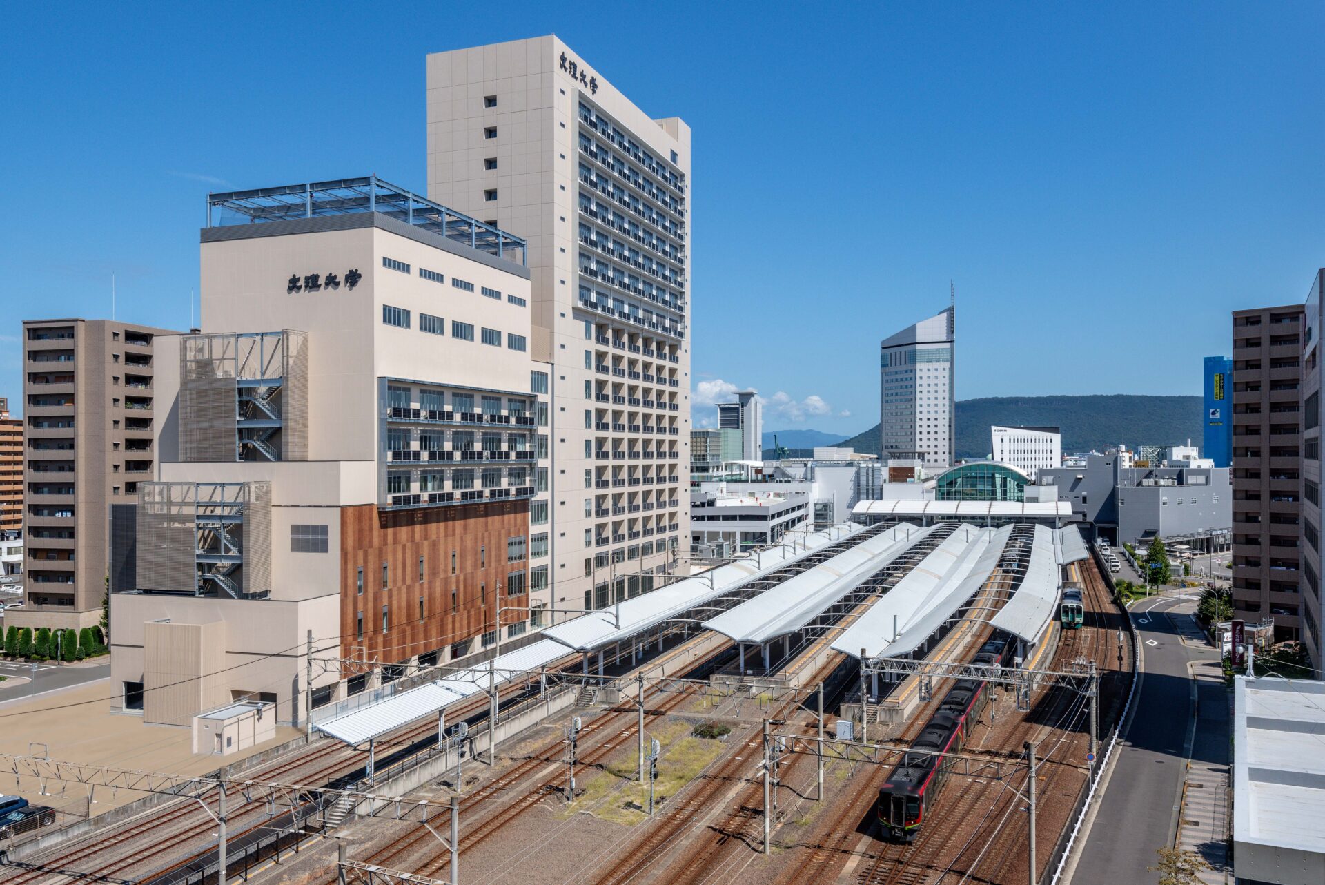 徳島文理大学 高松駅キャンパス外観