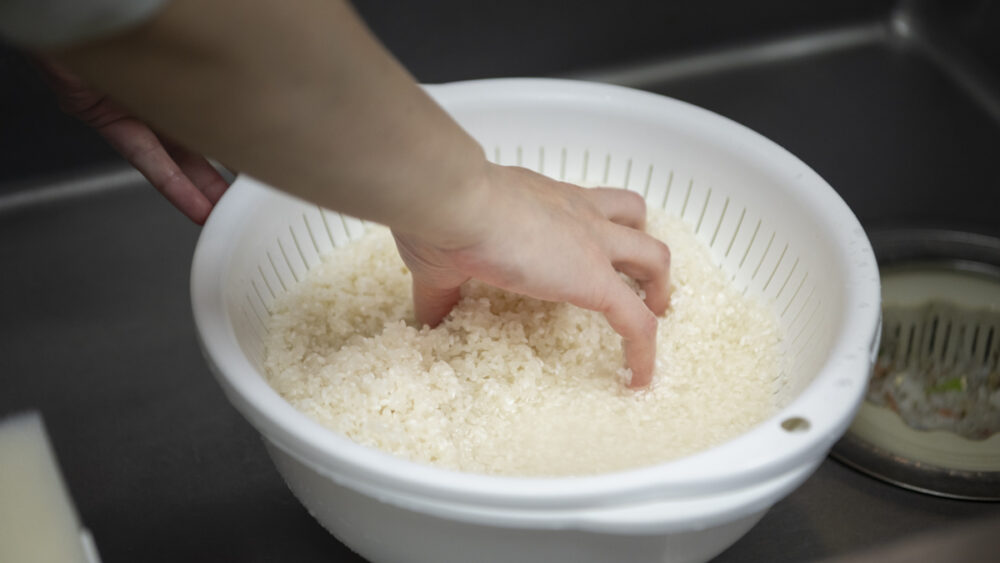 仁井田米の米研ぎ