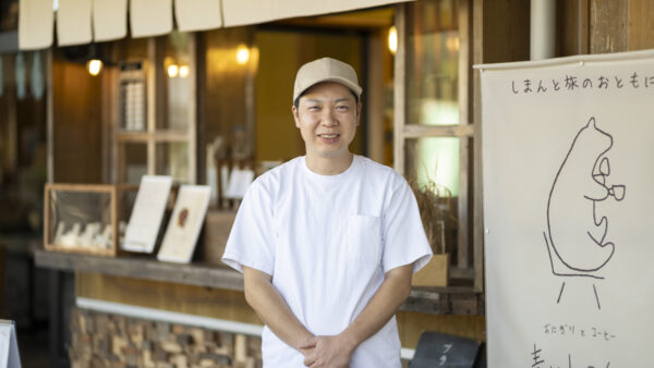 『青いしろくま』店主の篠田雄生さん