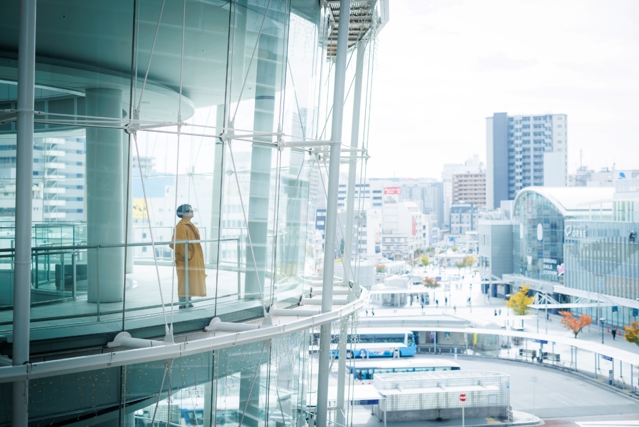 瀬戸内サニー株式会社の代表取締役・大崎龍史さんと高松の風景 