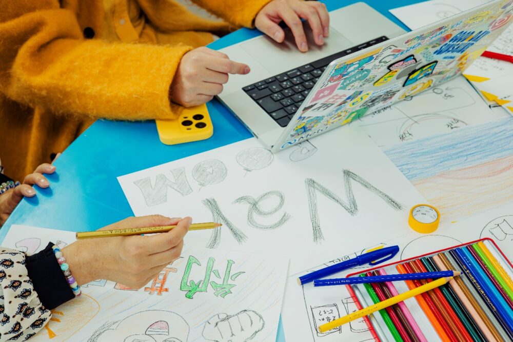 瀬戸内サニー株式会社で作業する大崎龍史さんたち