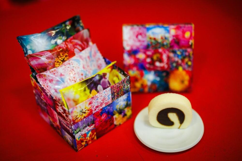 「蜷川実花 with EiM × 道後温泉 DOGO ART」と一六タルトがコラボ