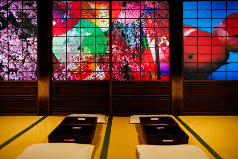 道後アート・道後温泉本館の神の湯二階席内部の襖など