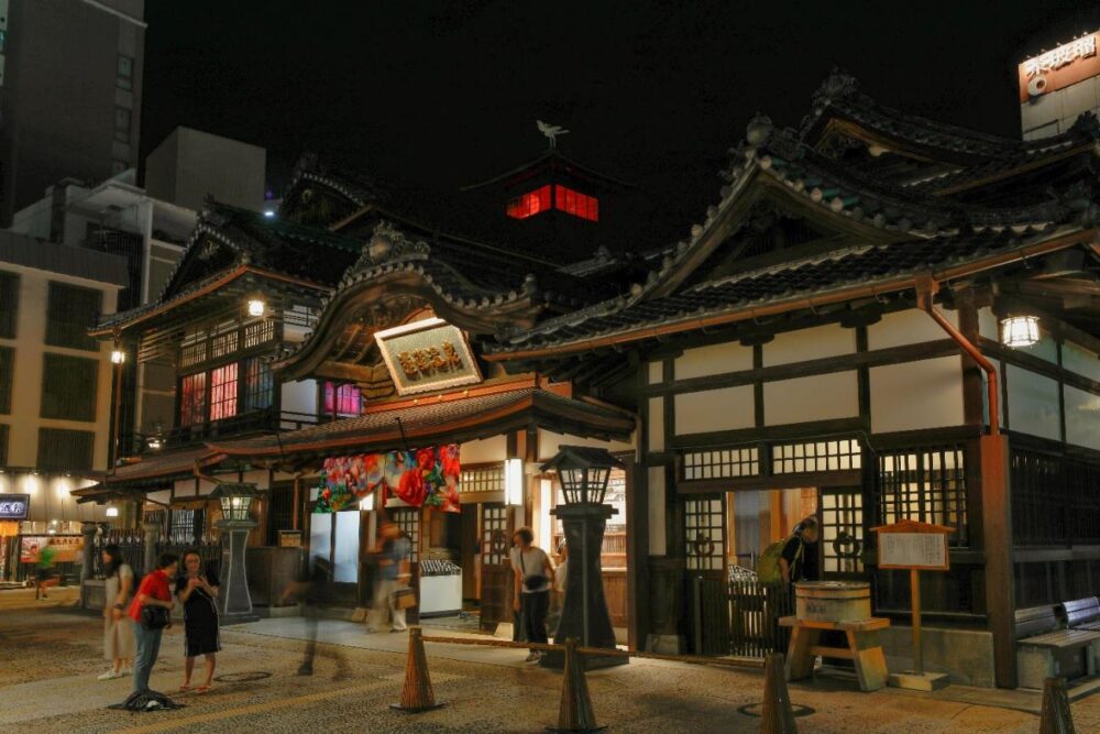 道後アート・道後温泉本館正面右サイドから撮影