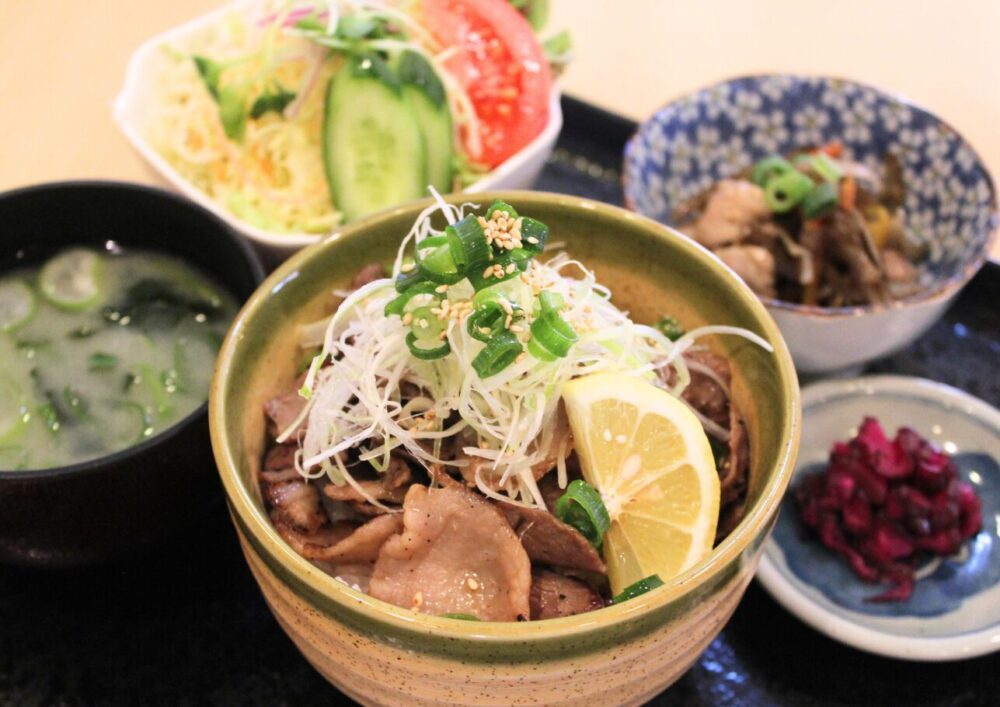 クアテルメ宝泉坊「テルメ食堂」のいのしし丼セット