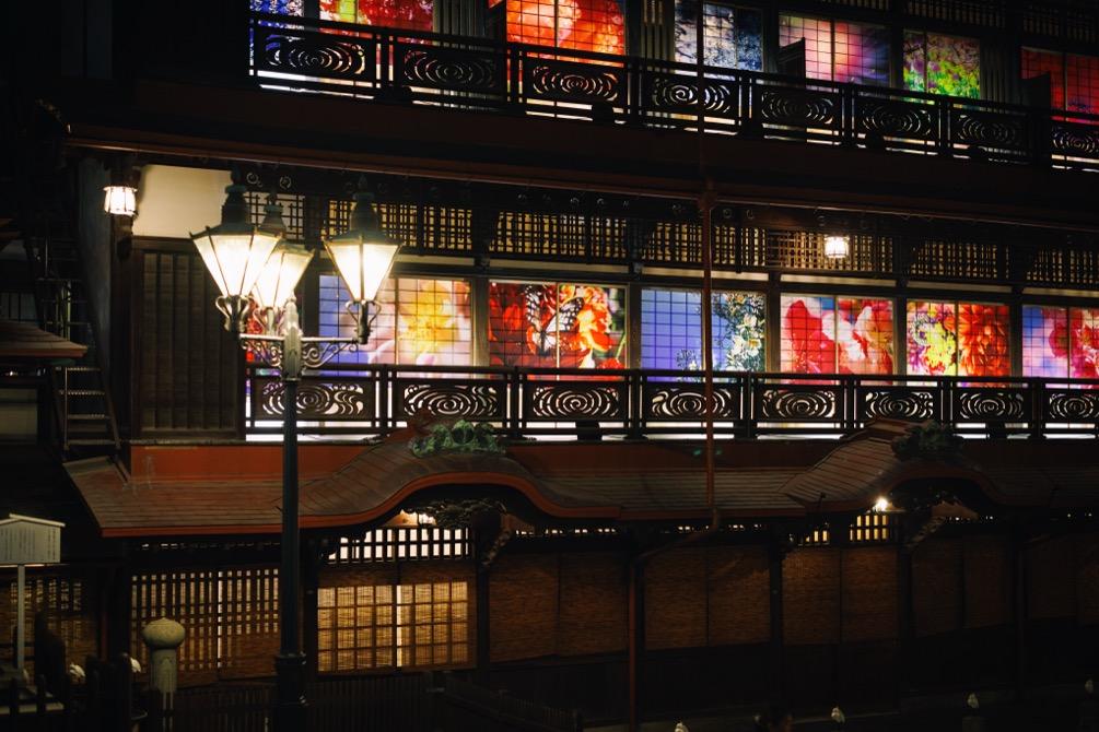 道後アート・道後温泉本館インスタレーション神の湯二階席襖外観