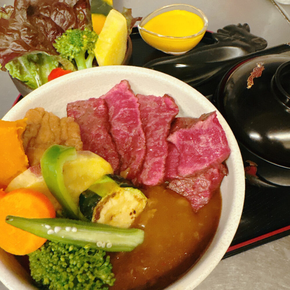 ことほぎの肉のっけカレー定食