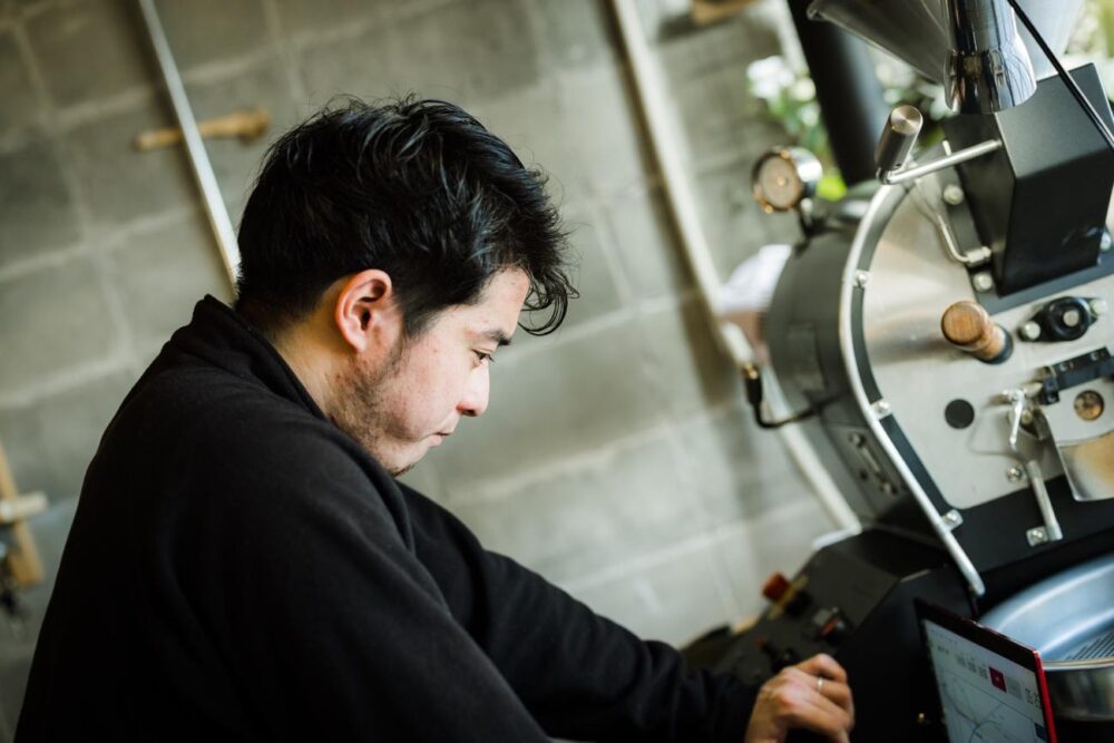 トーコーヒーで焙煎を担当する森田さん