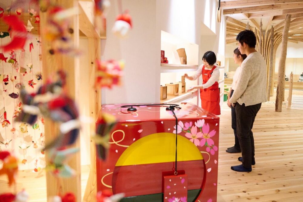 「徳島木のおもちゃ美術館」の遊山箱