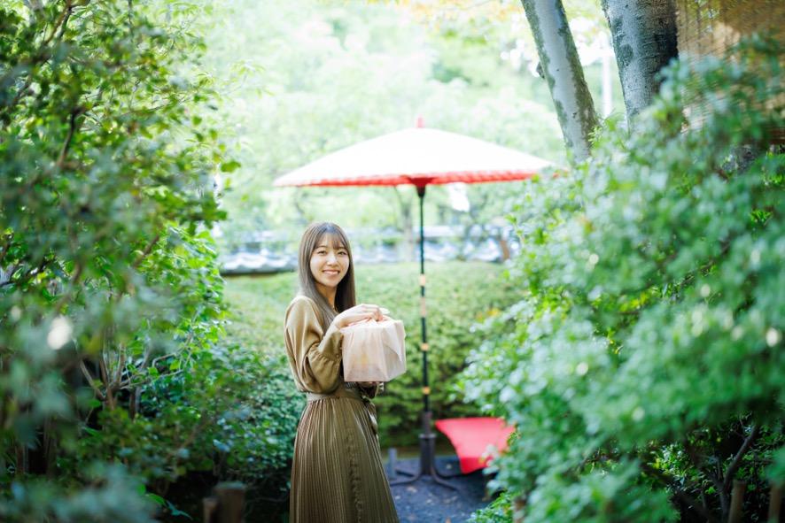 「遊山箱のお詰め合わせ」は専用の包装をして持ち帰ることができる