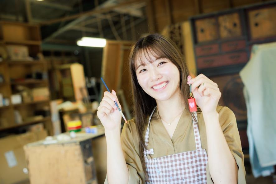 遊山箱の絵付けで描いたストラップ