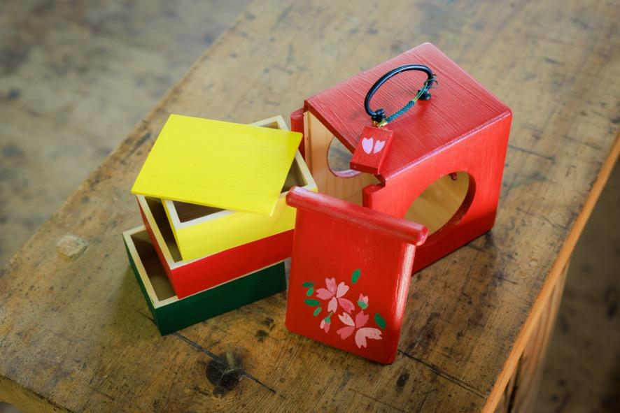 江淵鏡台店の絵付け体験で完成した遊山箱