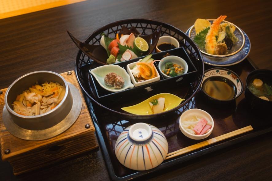 阿波割烹 五十鈴の「味ごよみ 花かご御膳」