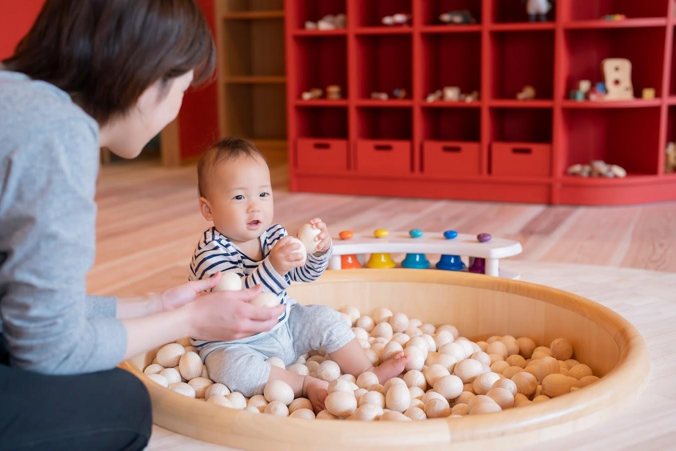 「讃岐おもちゃ美術館」の赤ちゃん木育ひろばにあるため池プール