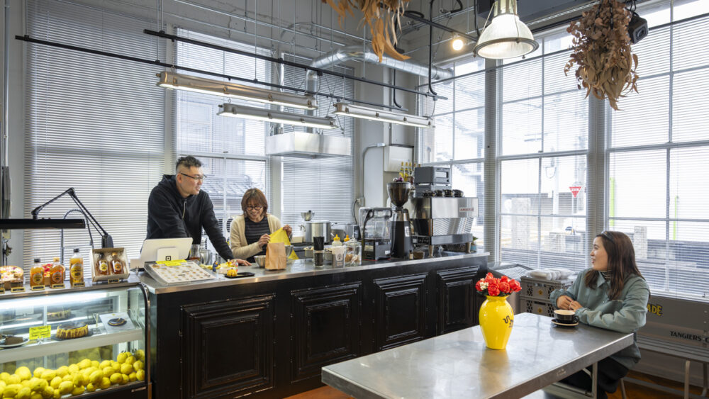 お客さんとの会話が絶えない店内