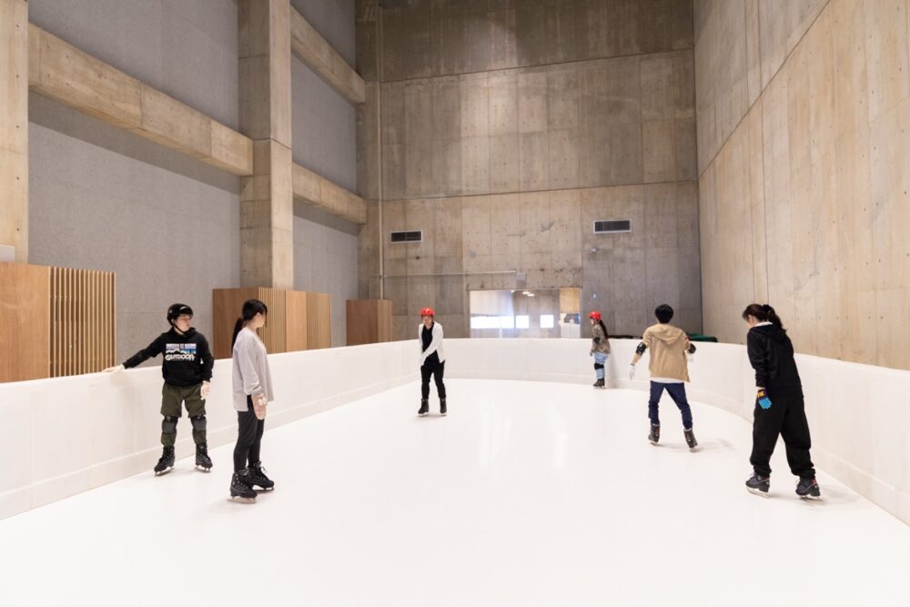 おきのすインドアパークのスケートリンク