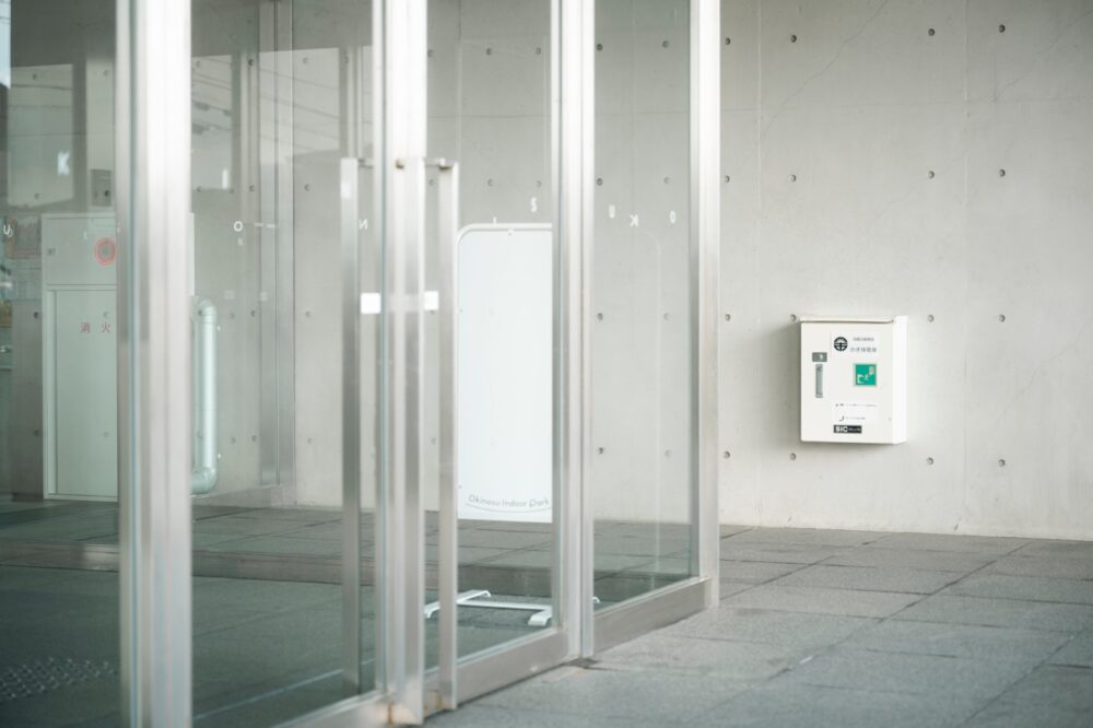 おきのすインドアパークの入り口の鍵保管庫