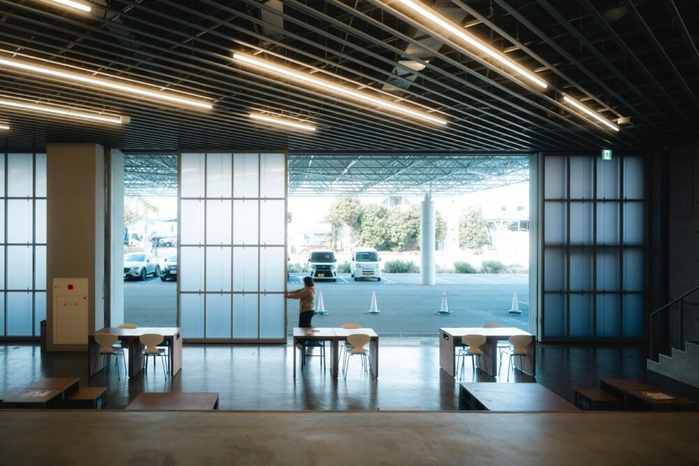 おきのすインドアパークの全開放できる扉