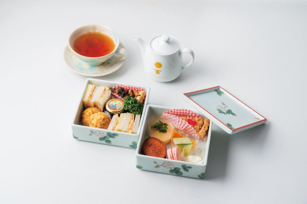 伊予灘ものがたり道後編のアフタヌーンティー（提供：JR四国）