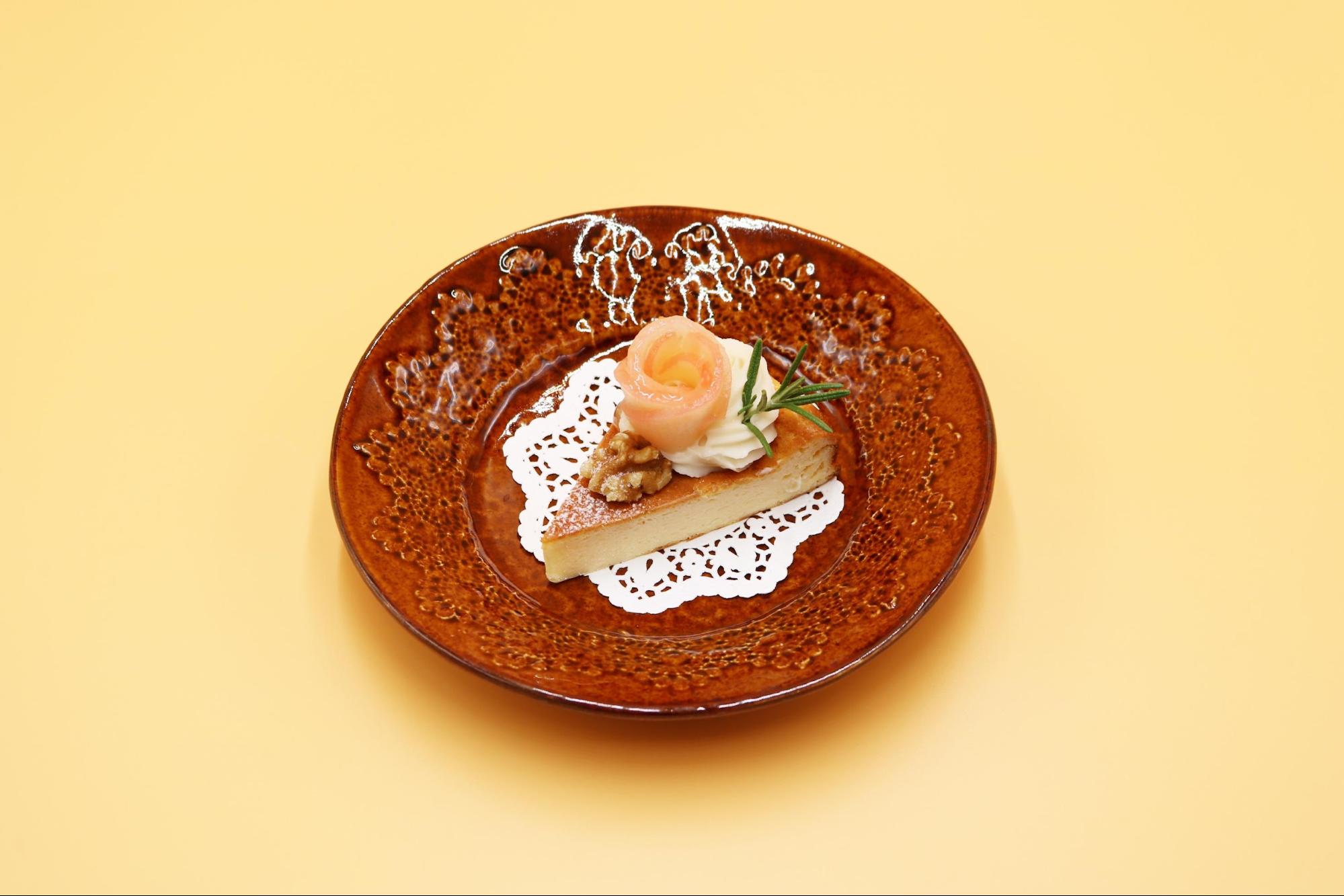 伊予灘ものがたり「季節のケーキセット」（提供：JR四国）